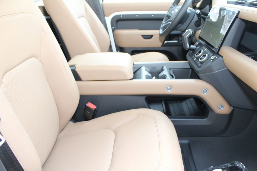 New 2026 Land Rover Defender 130 X-Dynamic SE image 3