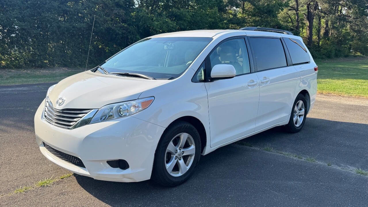 Used 2012 Toyota Sienna LE FWD image 4