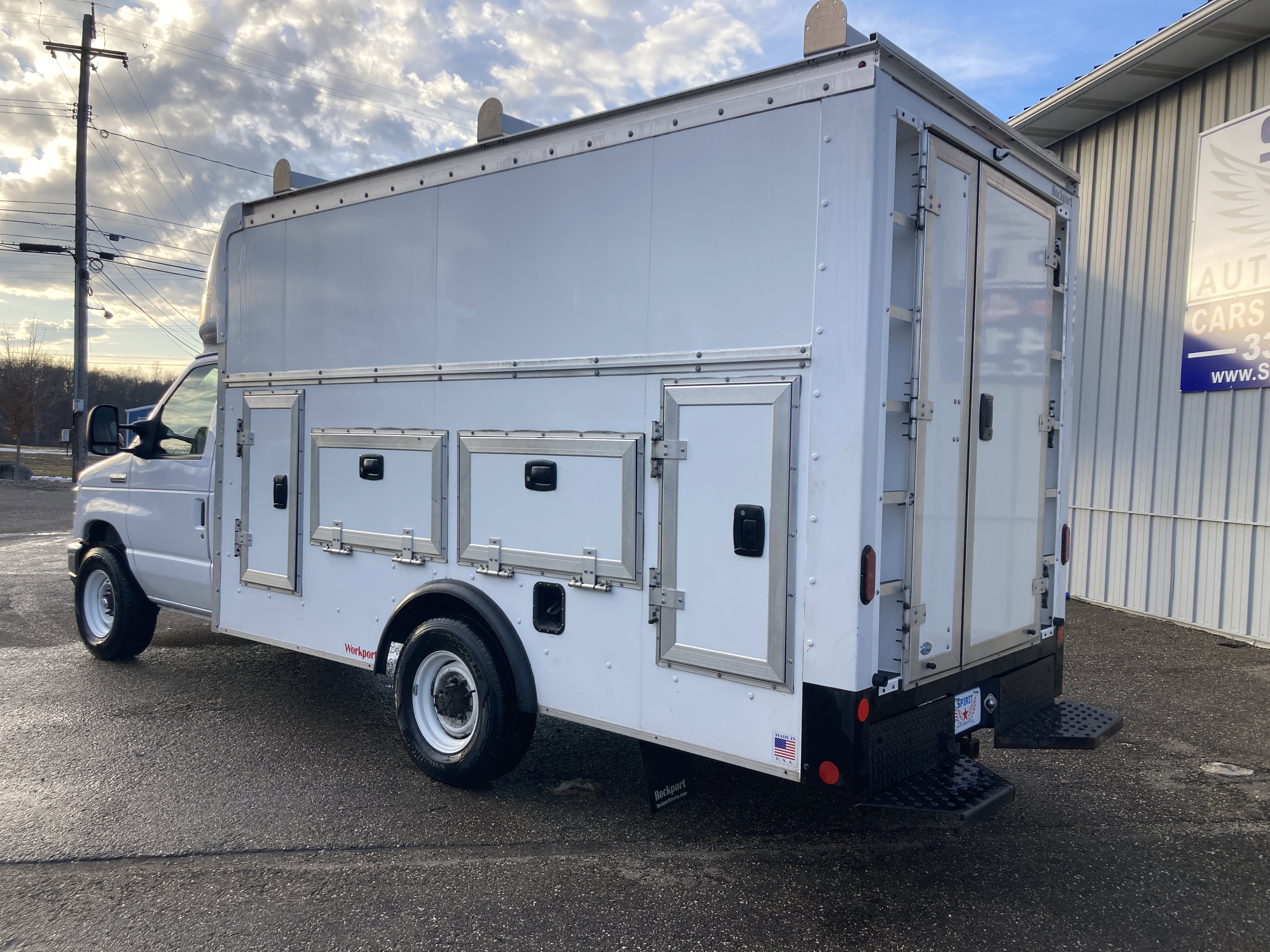 Used 2024 Ford E-350 and Econoline 350 Super Duty w/ Power Windows & Locks Group image 8