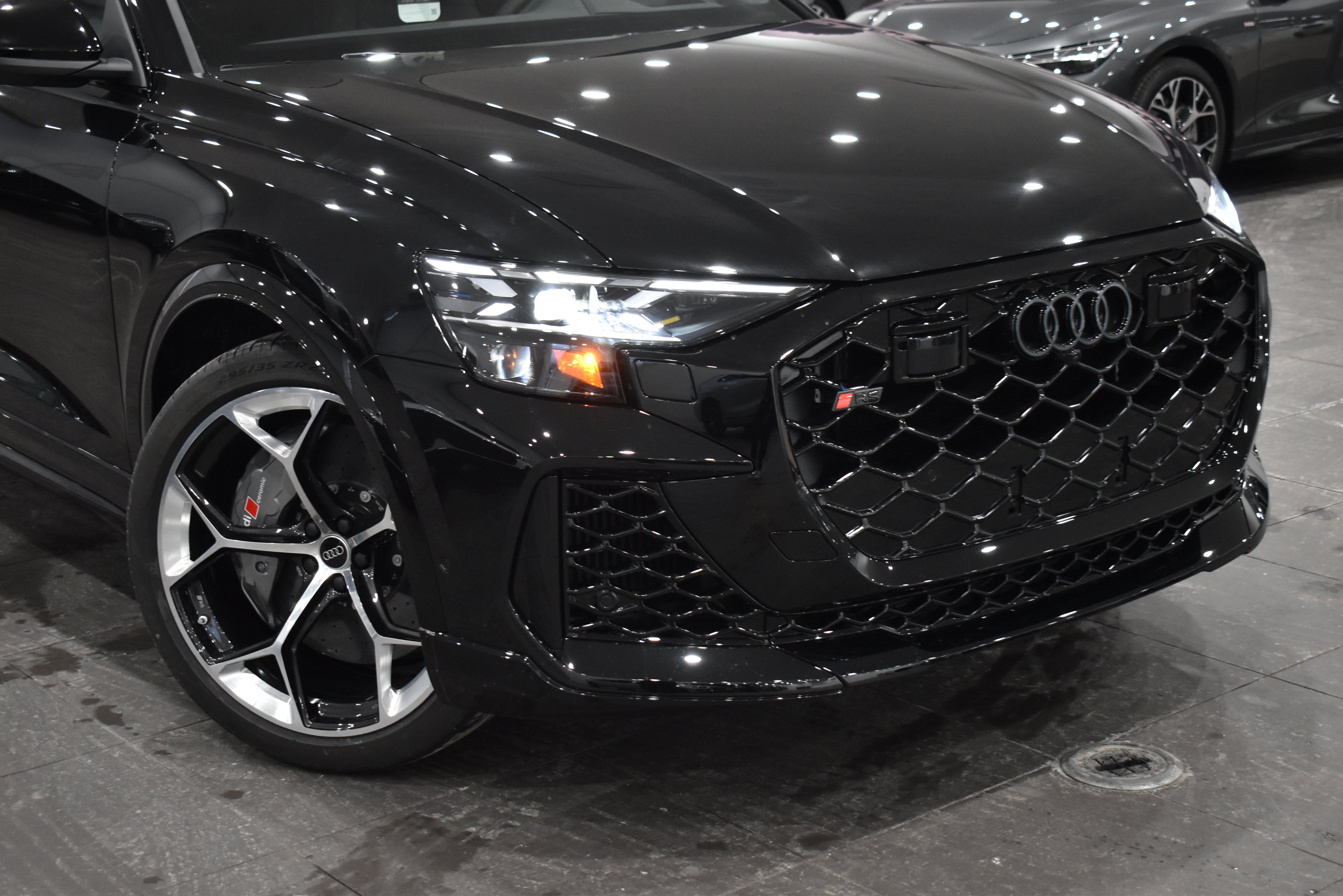 New 2026 Audi RS Q8 performance image 3