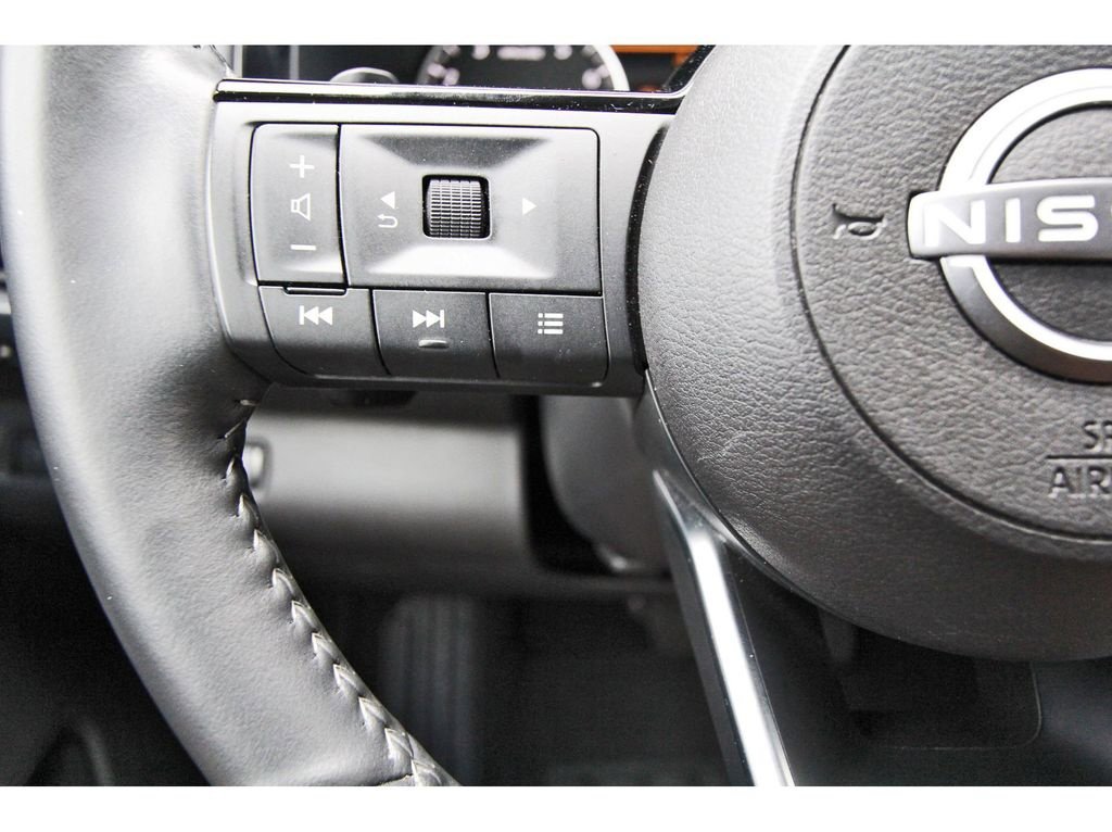 Used 2025 Nissan Pathfinder SL AWD/4WD image 15