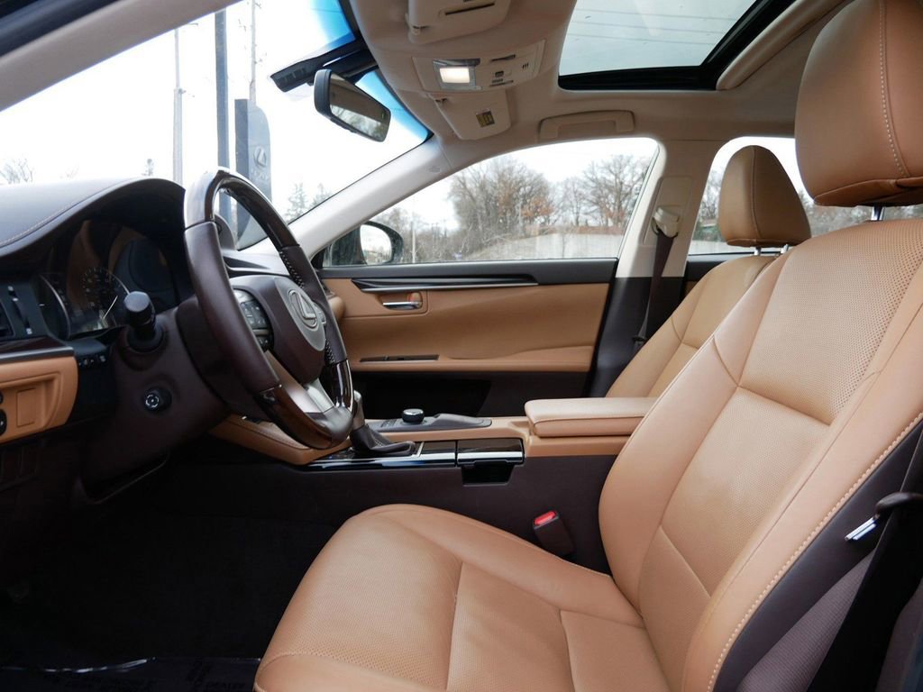 Used 2016 Lexus ES 300h w/ Premium Package w/Wood Trim image 9