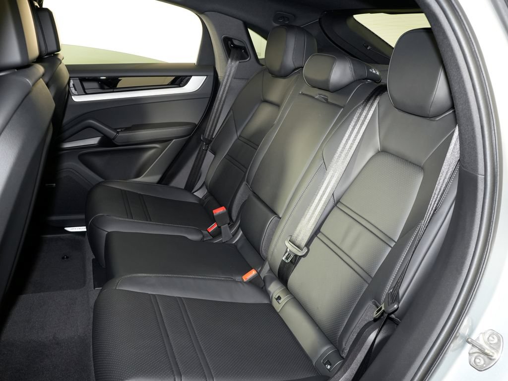 Certified 2026 Porsche Cayenne Coupe AWD/4WD image 35