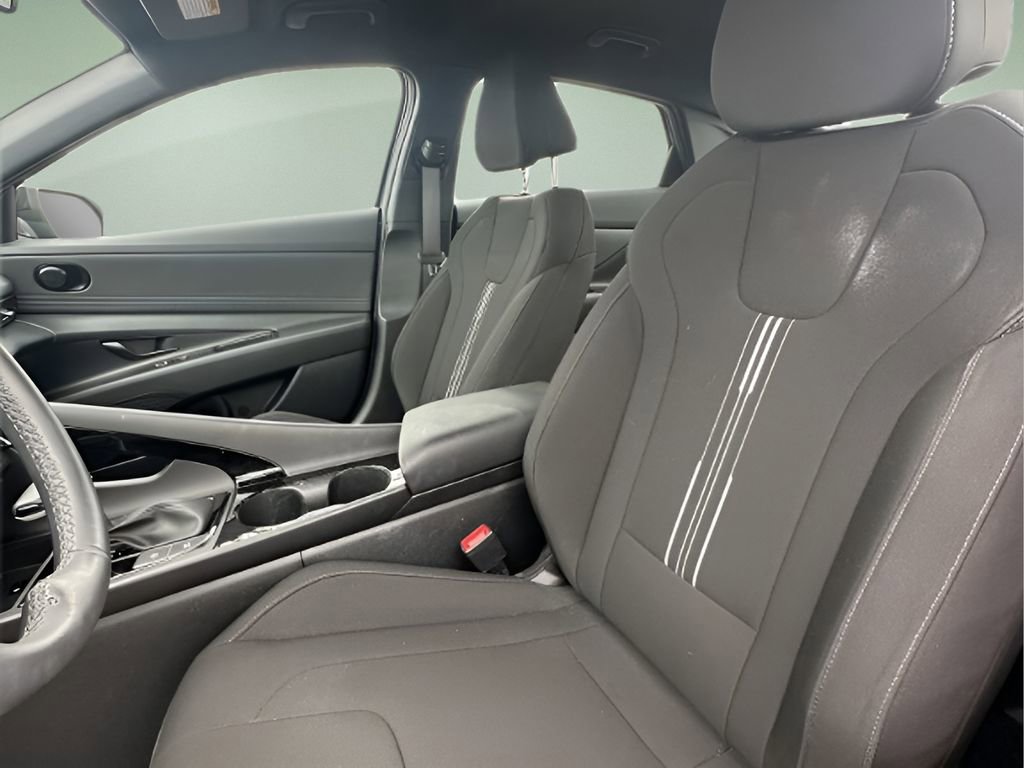Used 2025 Hyundai Elantra SEL image 34