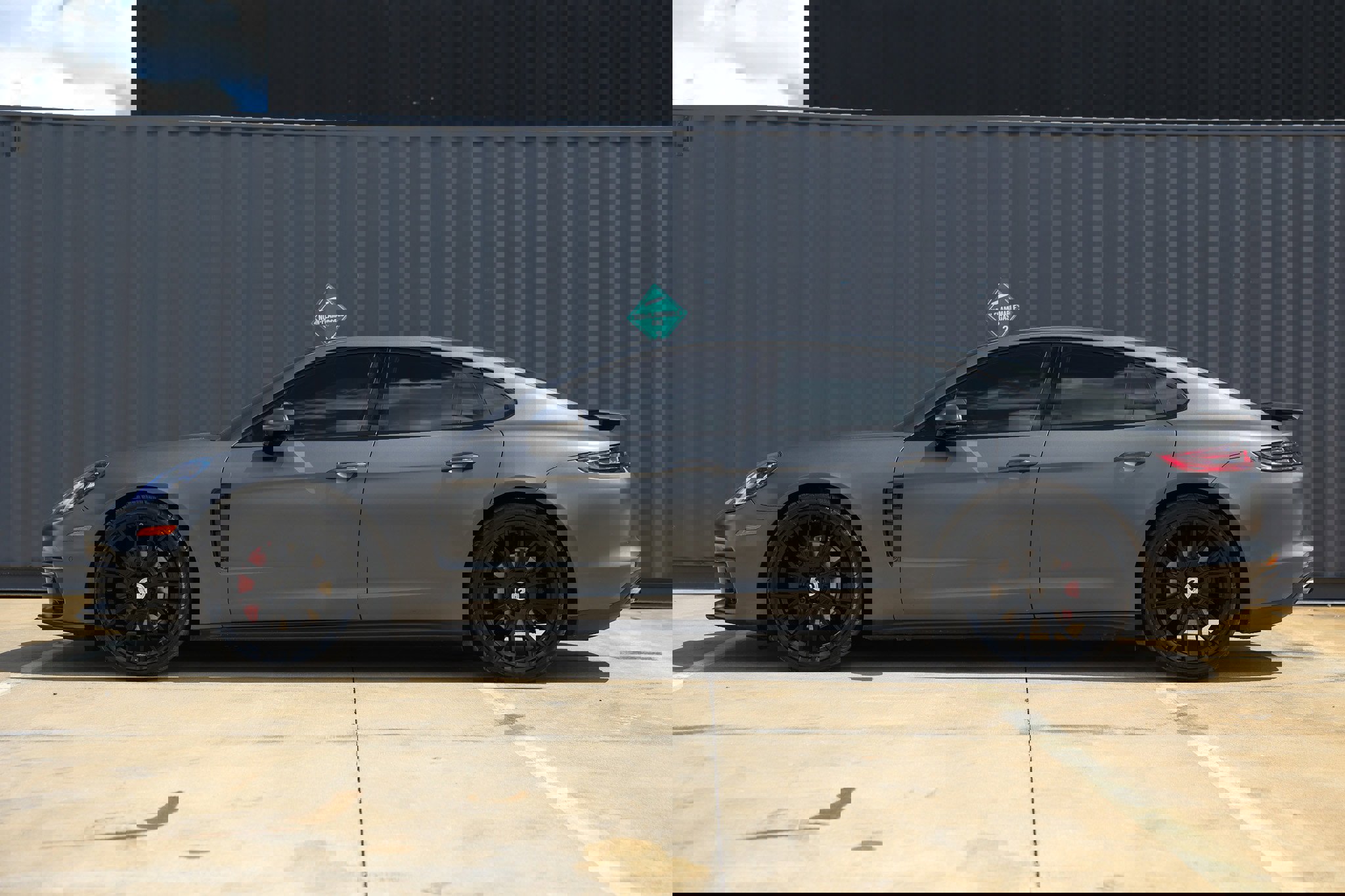 Used 2018 Porsche Panamera 4 image 32