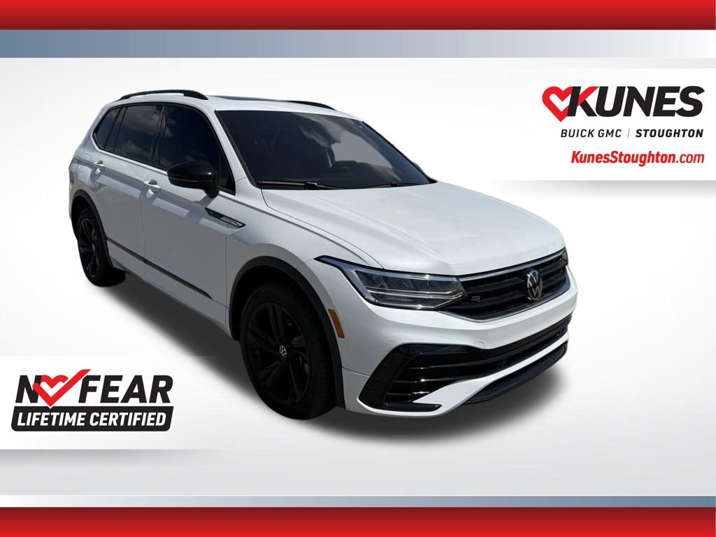 Used 2024 Volkswagen Tiguan SE R-Line AWD/4WD image 4