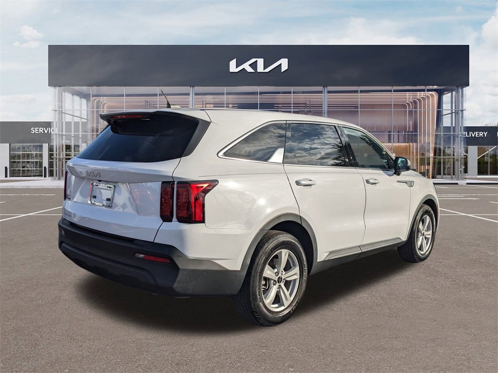 Used 2023 Kia Sorento LX image 7