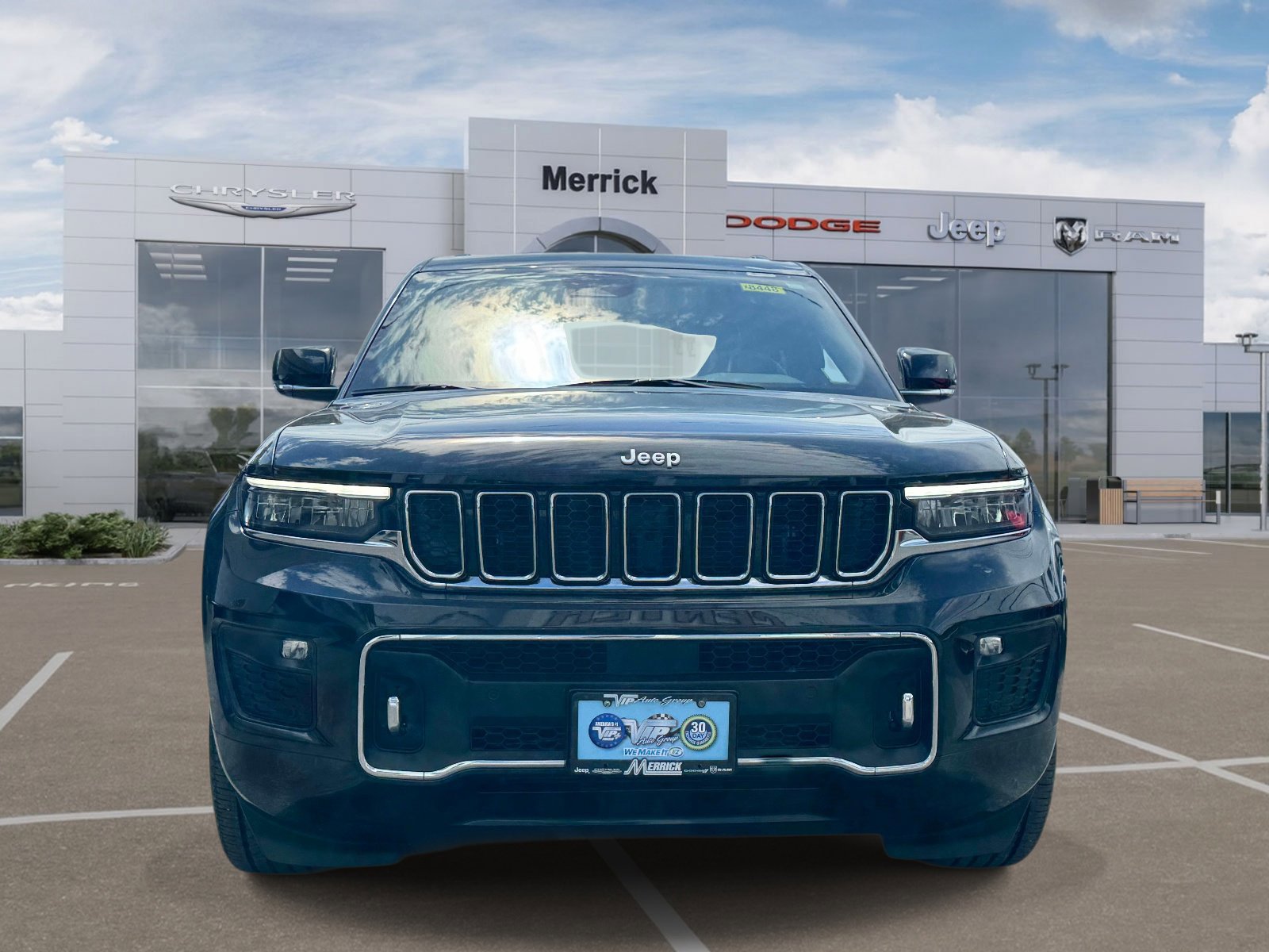 Used 2025 Jeep Grand Cherokee Overland w/ Luxury Tech Group IV AWD/4WD image 3