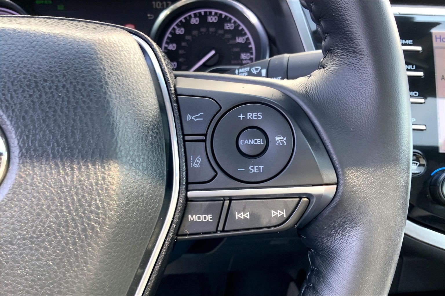 Used 2020 Toyota Camry XLE w/ Sunroof Package FWD image 24