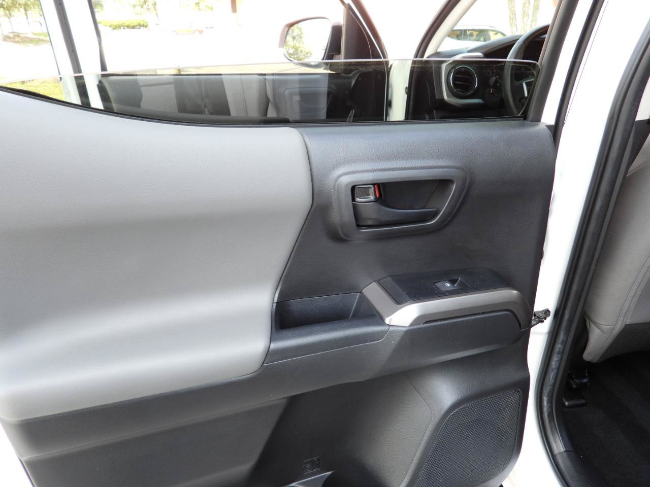 Used 2022 Toyota Tacoma SR5 w/ Technology Package RWD image 41