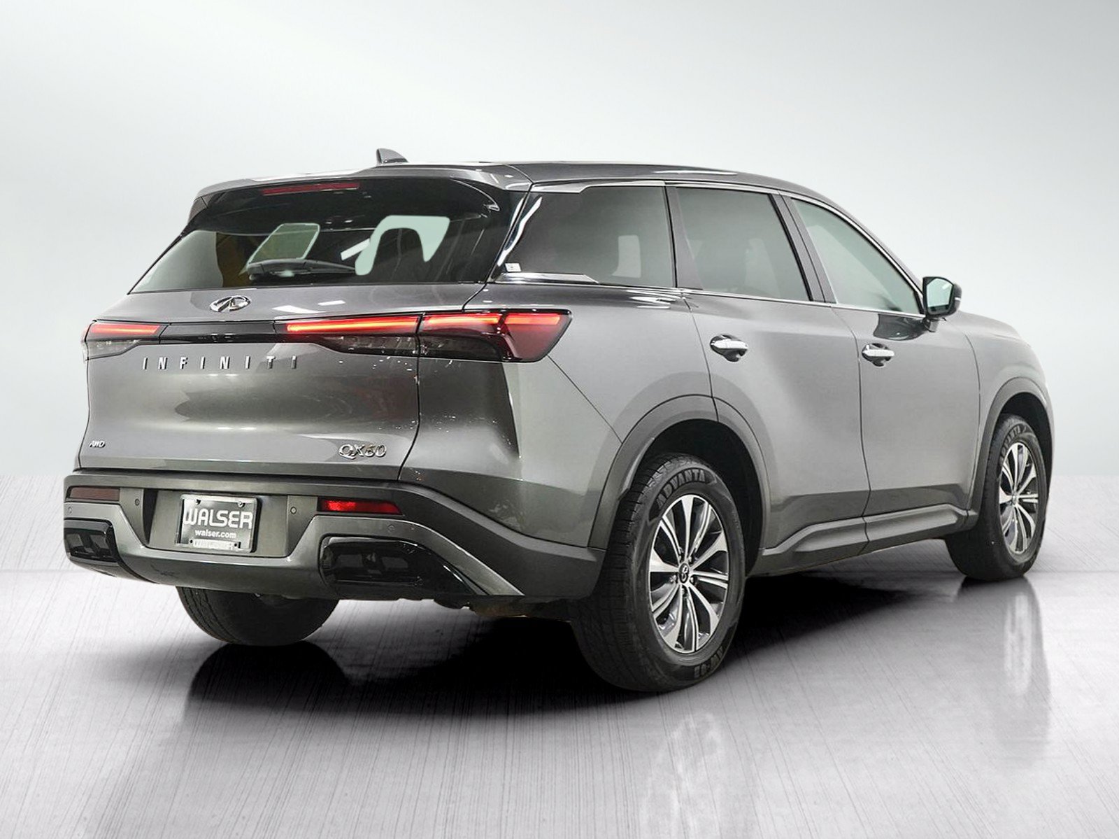 Used 2023 INFINITI QX60 Pure AWD/4WD image 5