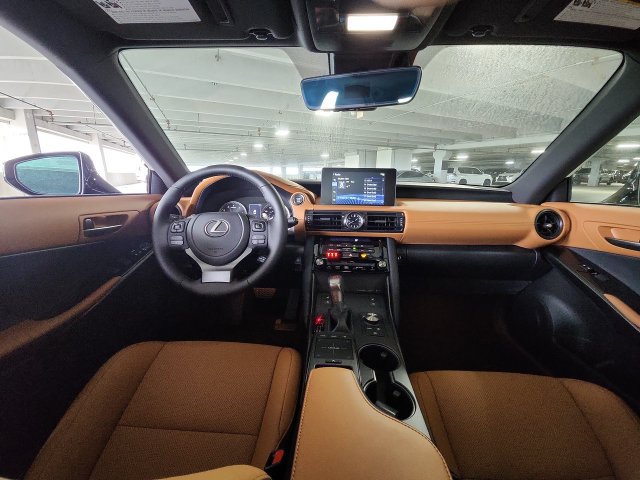 Used 2023 Lexus IS 300 w/ Comfort Package RWD image 10