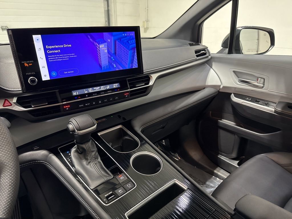 Used 2025 Toyota Sienna XSE image 21