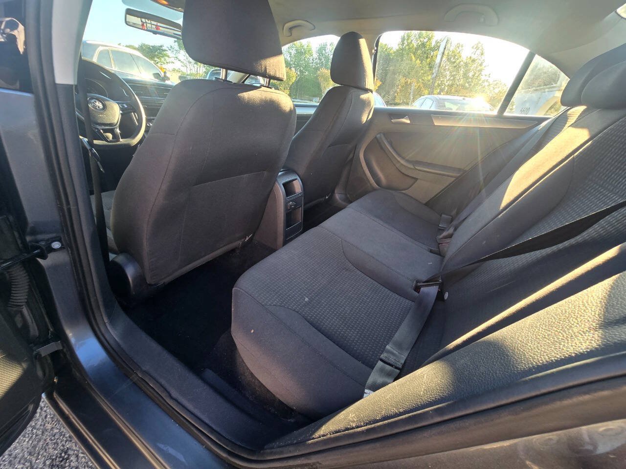 Used 2015 Volkswagen Jetta SE FWD image 22