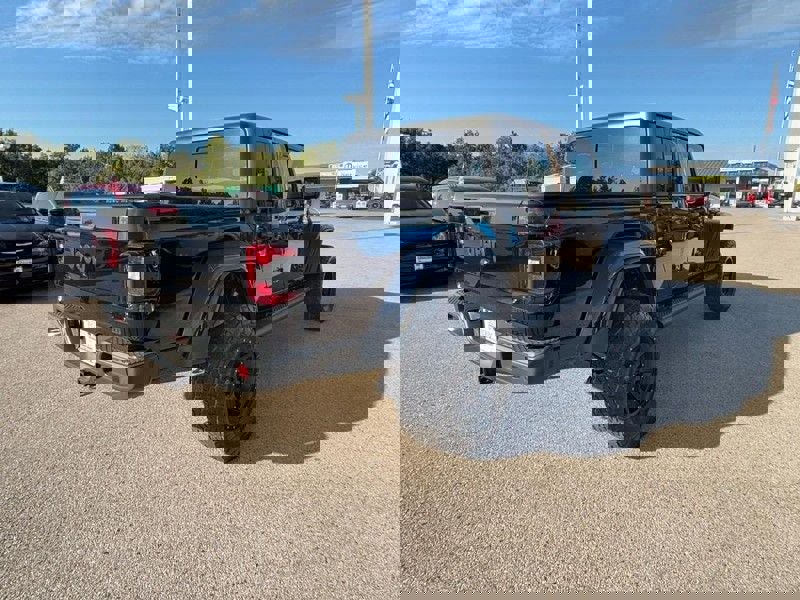 Used 2021 Jeep Gladiator Sport image 3