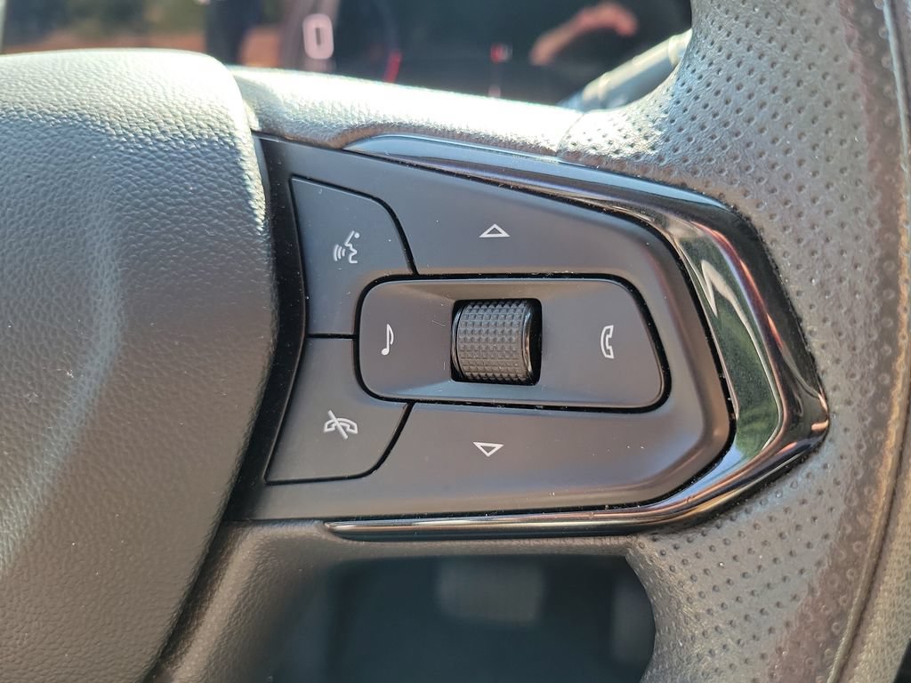 Used 2025 Chevrolet Trax LT FWD image 28