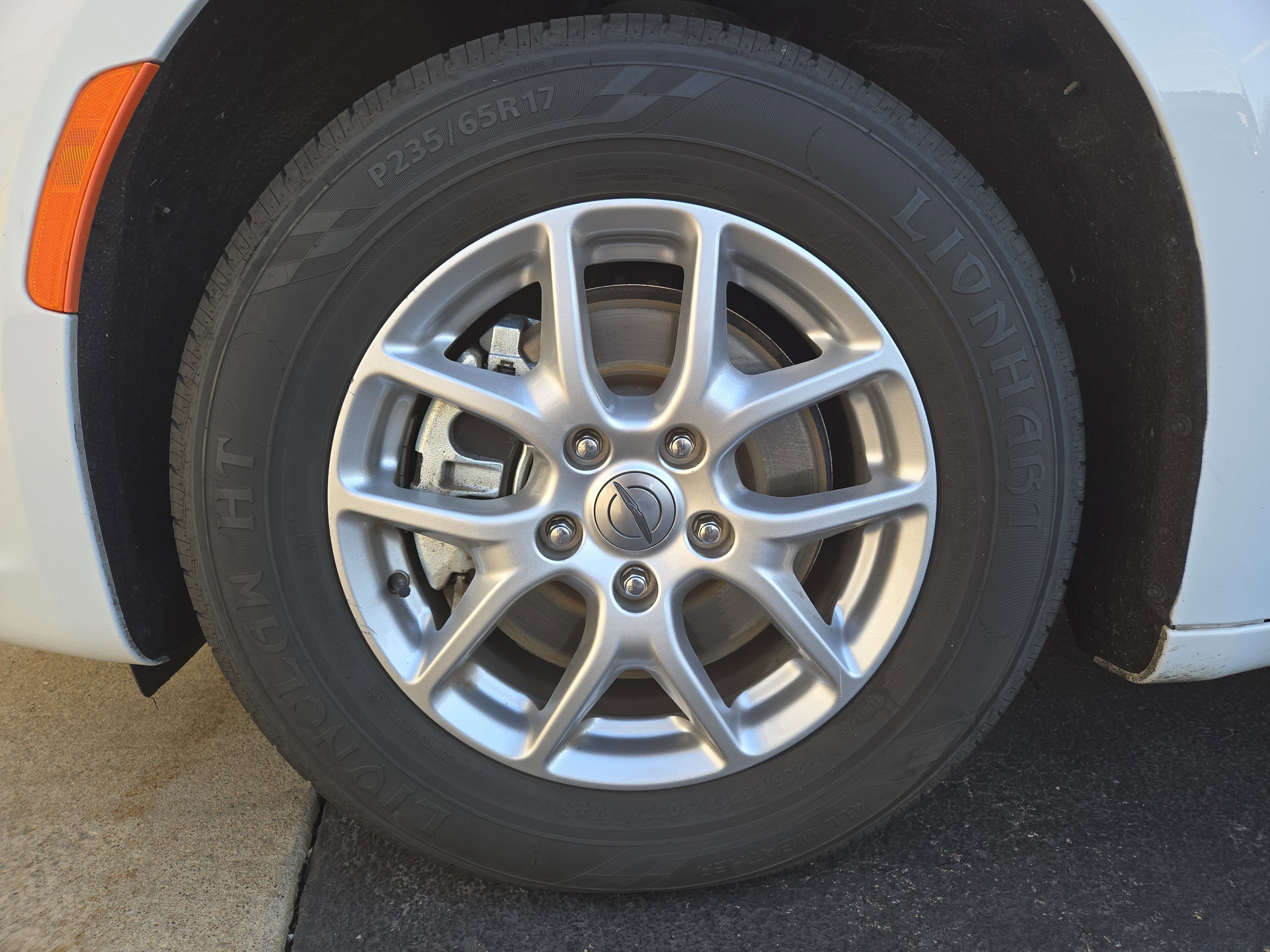 Used 2024 Chrysler Pacifica Touring-L image 11