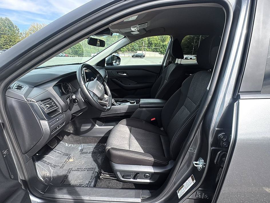 Certified 2025 Nissan Rogue SV AWD/4WD image 13