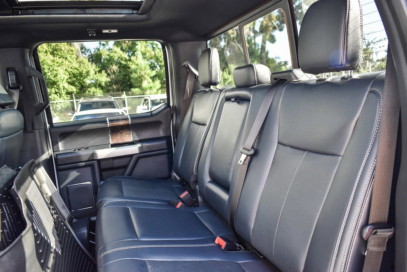 Used 2022 Ford F350 Lariat w/ FX4 Off-Road Package image 17