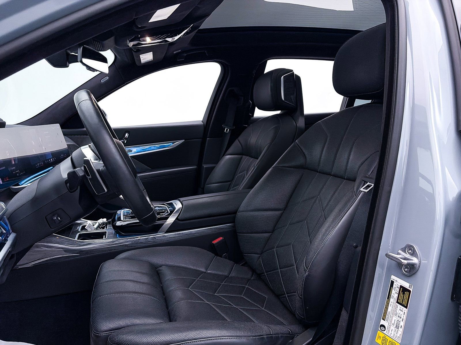 Used 2023 BMW 740i w/ Executive Package image 37