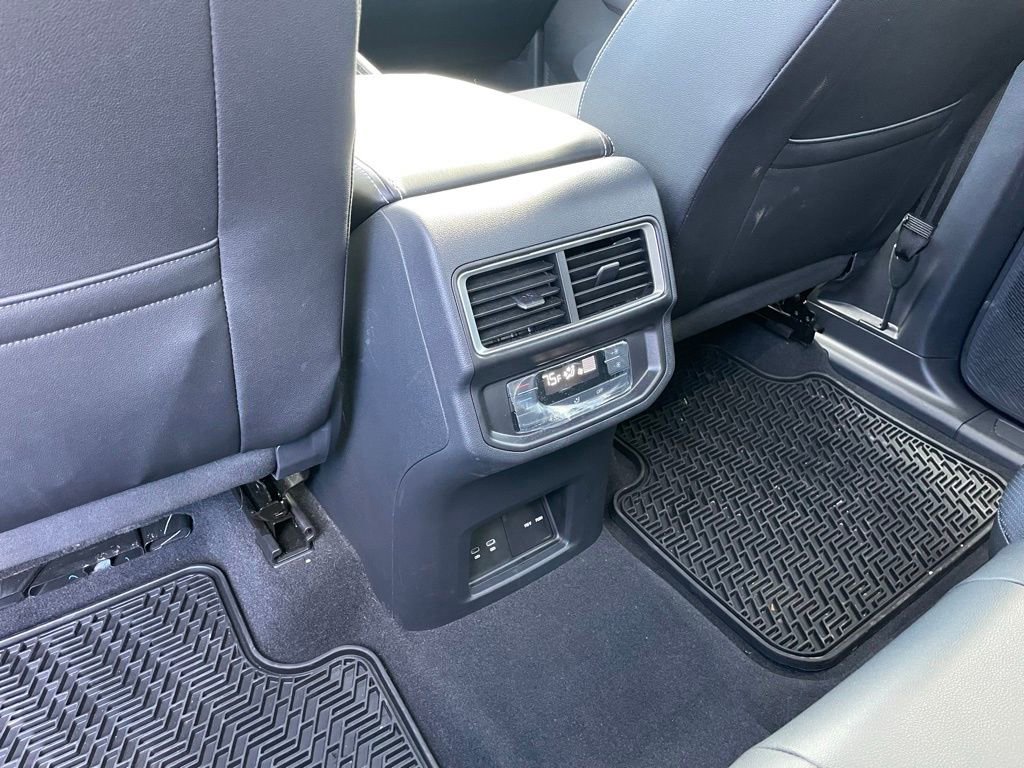 Certified 2025 Volkswagen Atlas SE w/ Black Wheel Package image 14