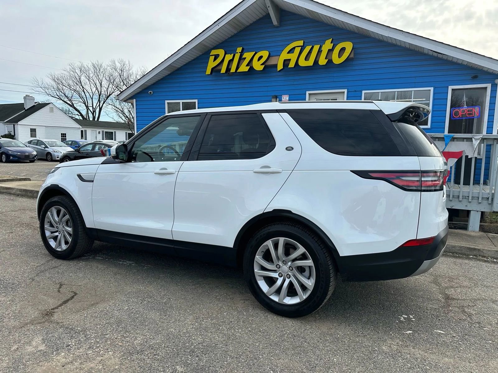 Used 2018 Land Rover Discovery HSE image 4
