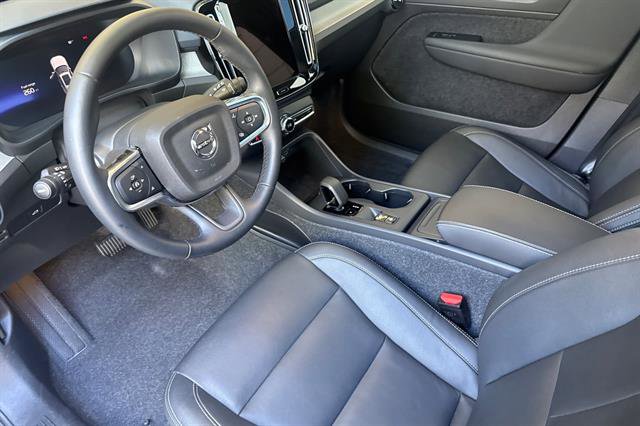 Certified 2025 Volvo XC40 B5 Core AWD/4WD image 9