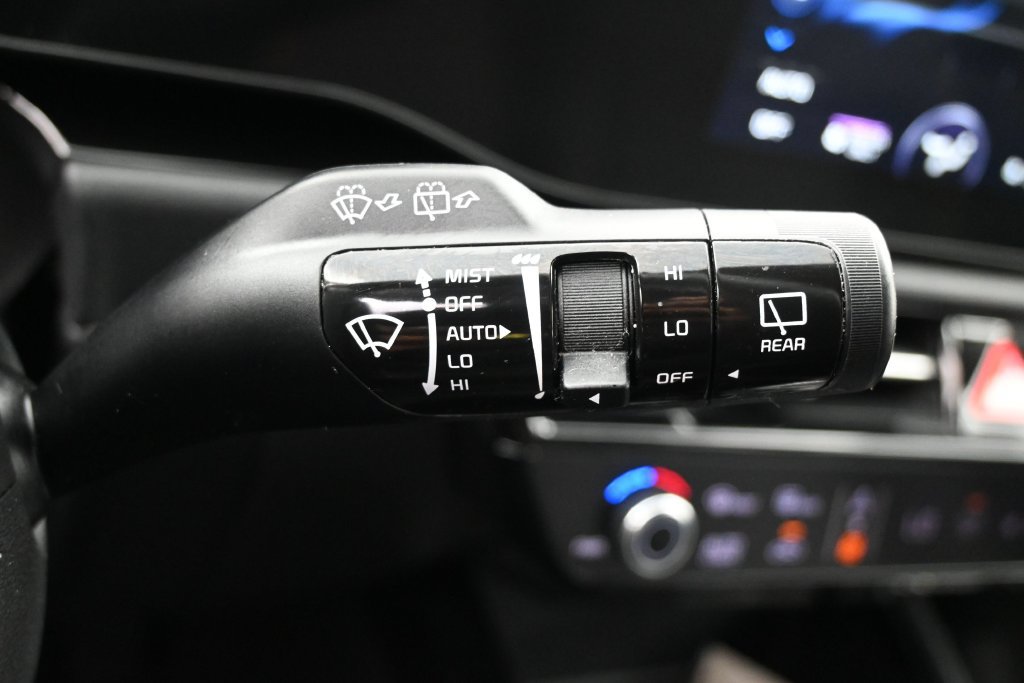 Used 2023 Kia Niro EX FWD image 18