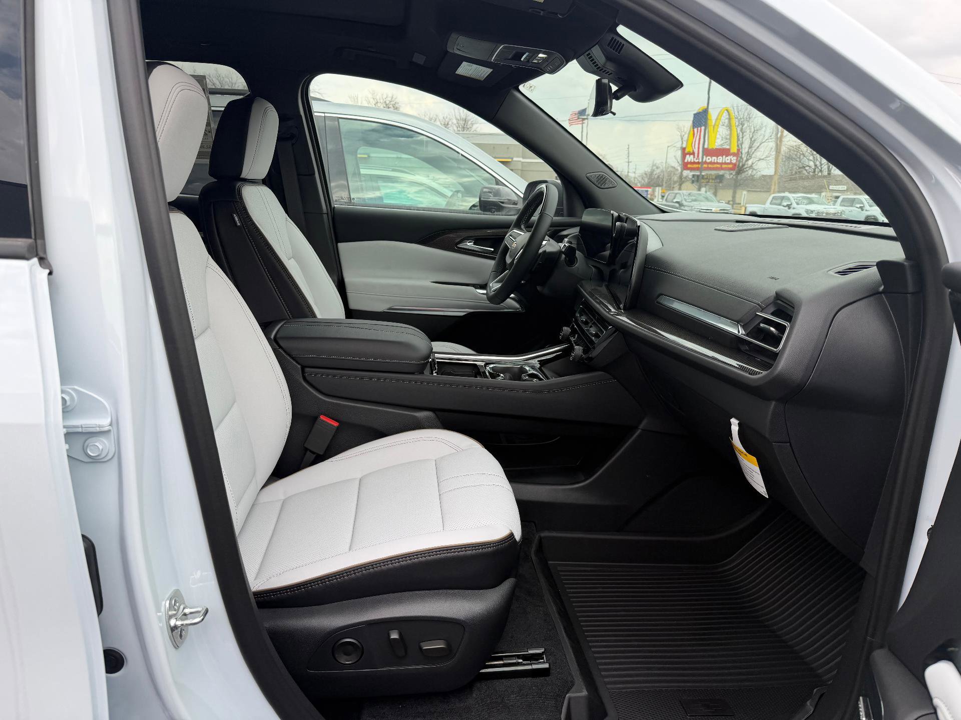 New 2026 Chevrolet Traverse High Country w/ LPO, Floor Liner Package AWD/4WD image 10