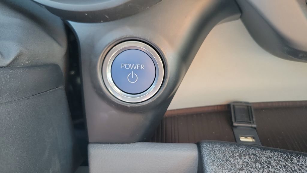 Used 2024 Toyota Sienna XLE FWD image 27
