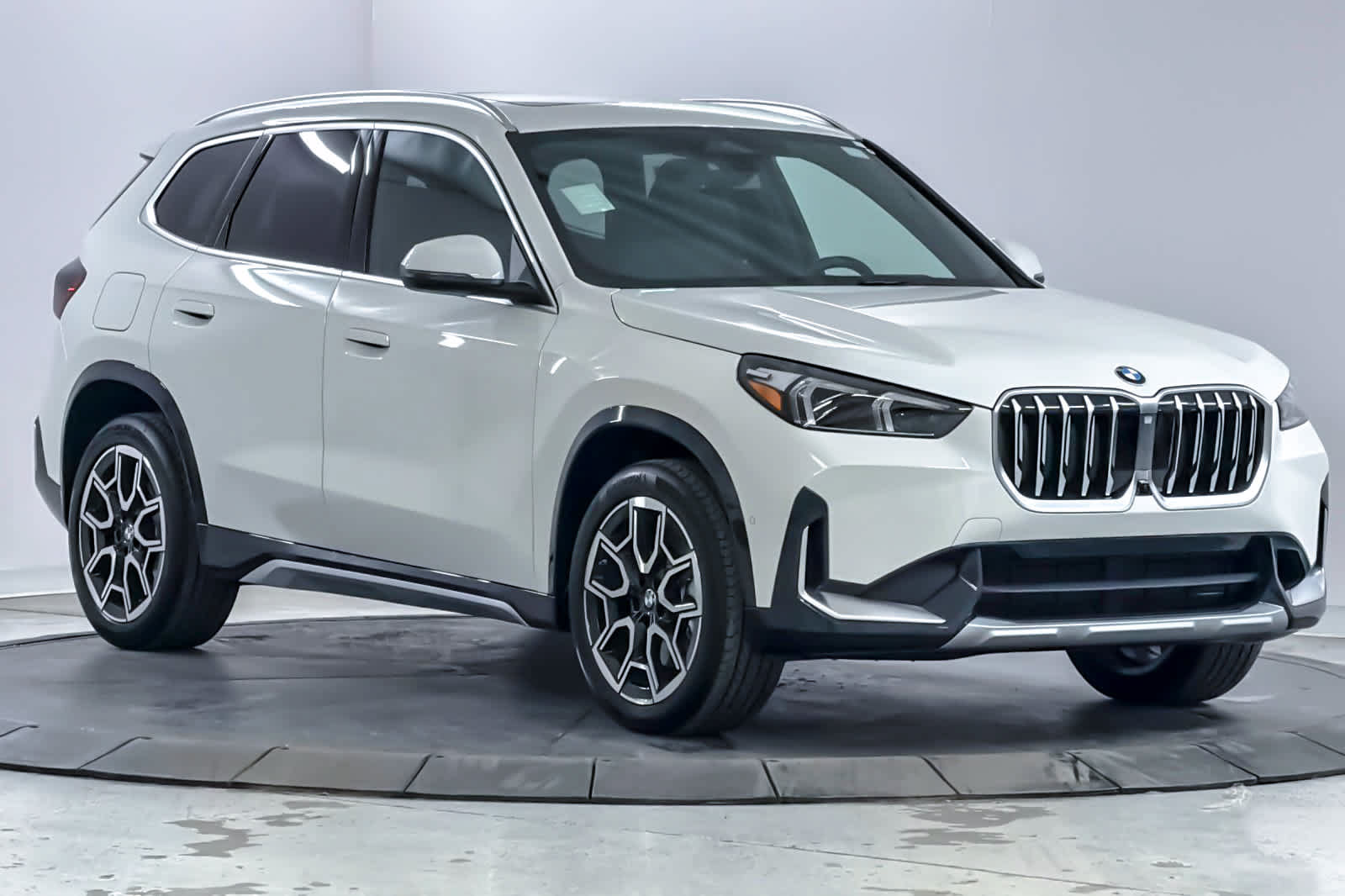 New 2026 BMW X1 xDrive28i w/ Technology Package AWD/4WD image 9