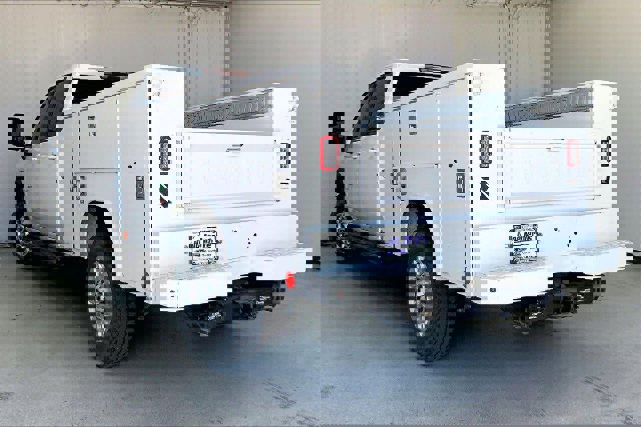 Used 2023 Chevrolet Silverado 2500 LT w/ Snow Plow Prep/Camper Package image 5