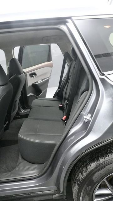 Used 2023 Nissan Rogue S AWD/4WD image 10