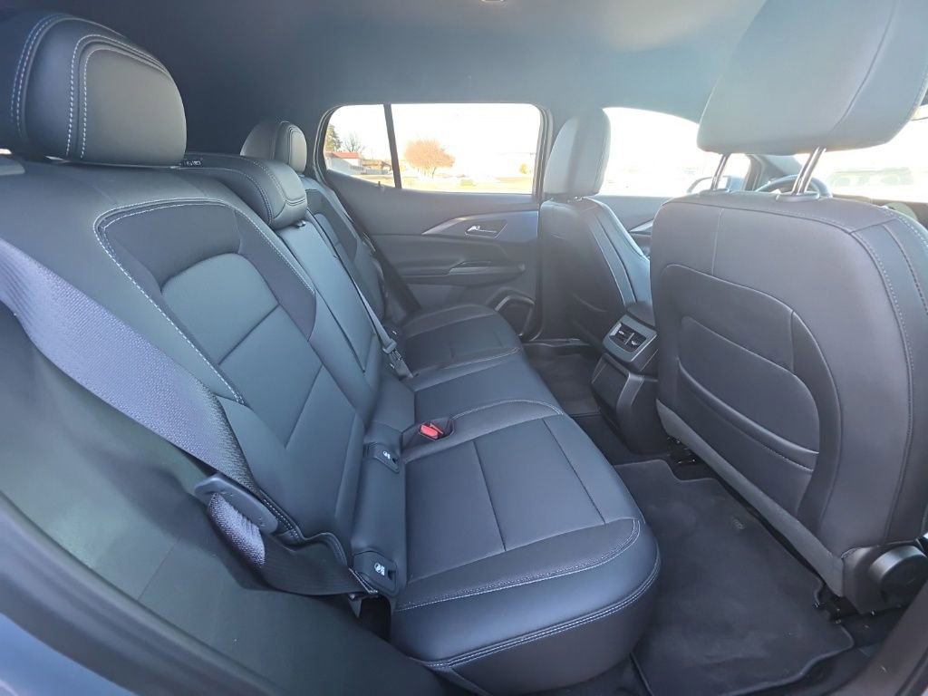 Used 2025 Chevrolet Equinox EV LT w/ Convenience Package image 18