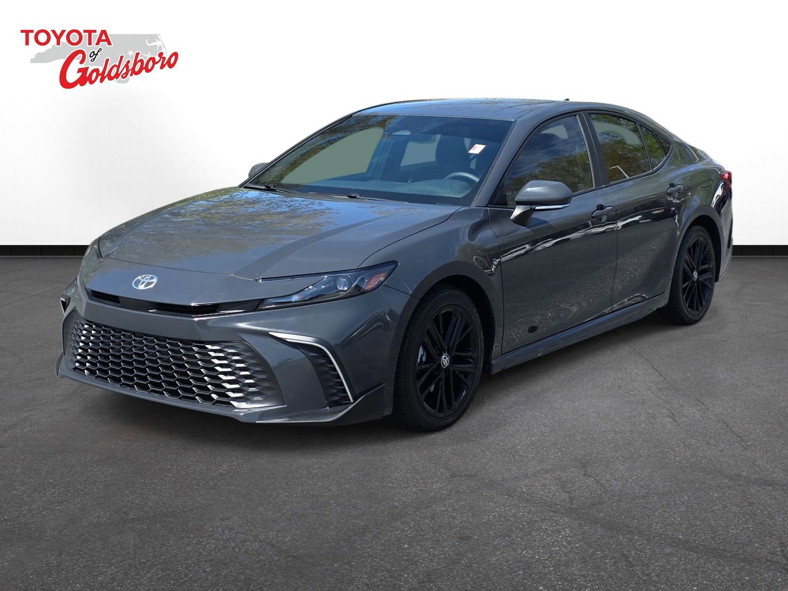 Used 2025 Toyota Camry SE image 1