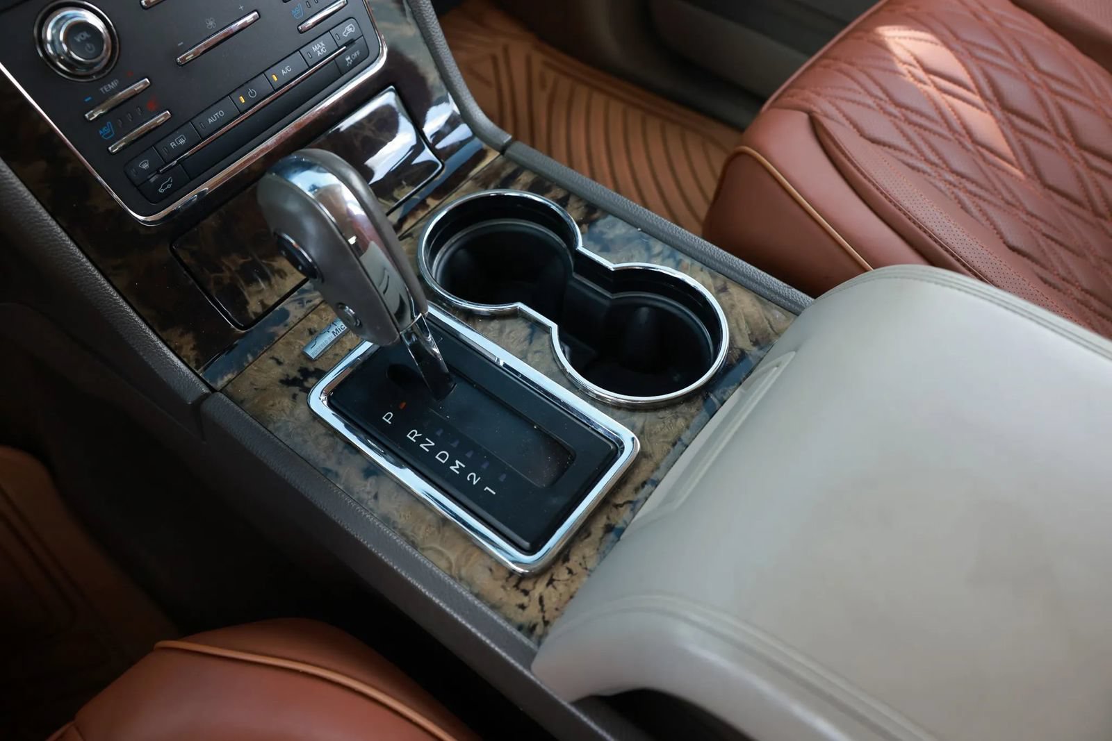 Used 2015 Lincoln Navigator L 2WD image 40