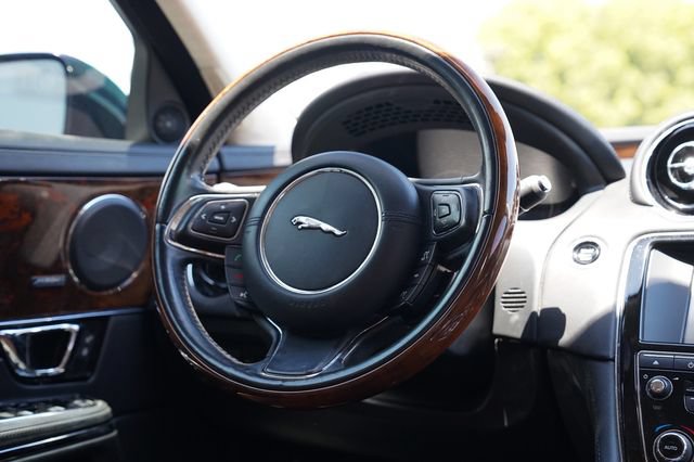 Used 2016 Jaguar XJ R-Sport RWD image 30