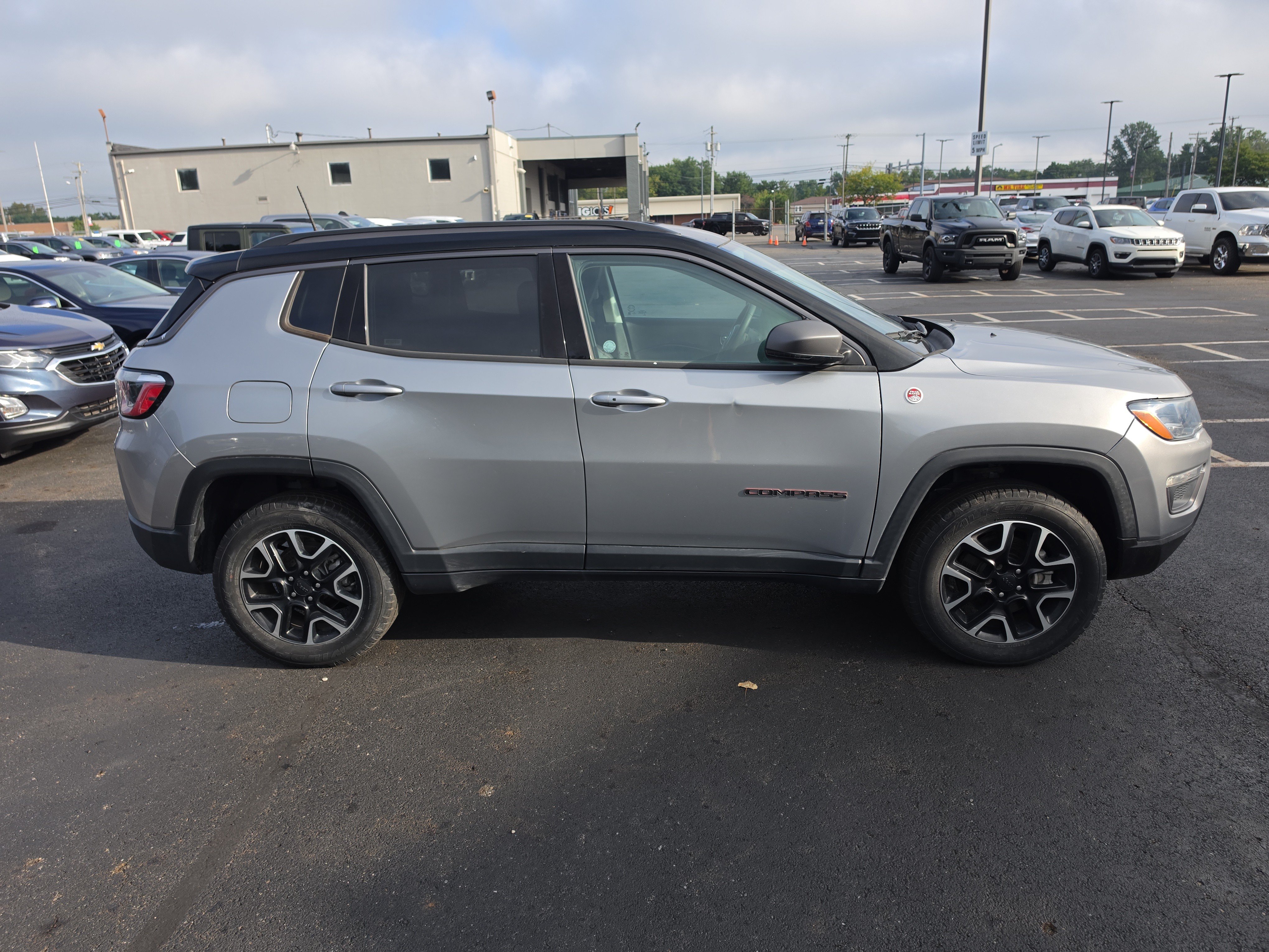 Used 2021 Jeep Compass Trailhawk AWD/4WD image 2
