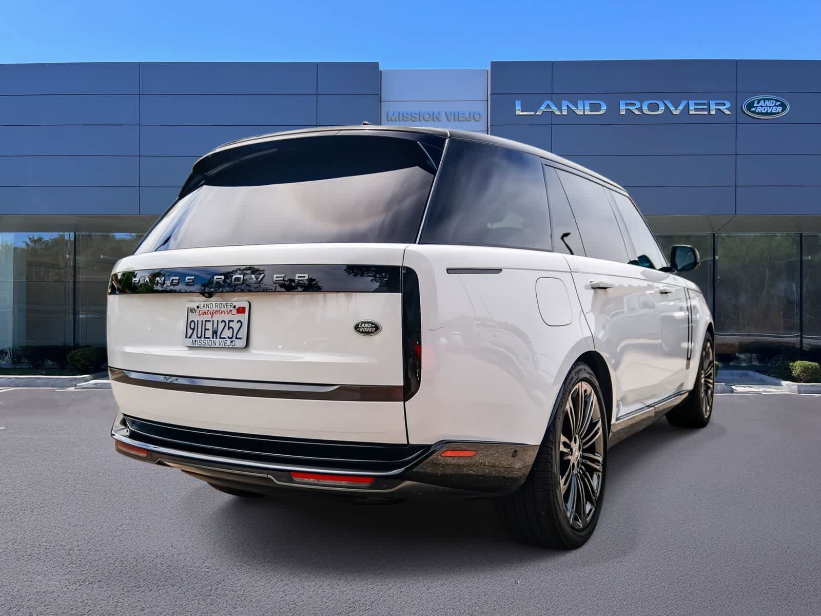 Used 2023 Land Rover Range Rover Long Wheelbase SE AWD/4WD image 4