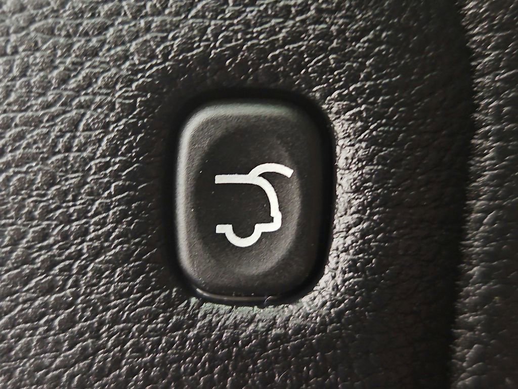 Used 2022 Jeep Grand Cherokee Laredo X image 32