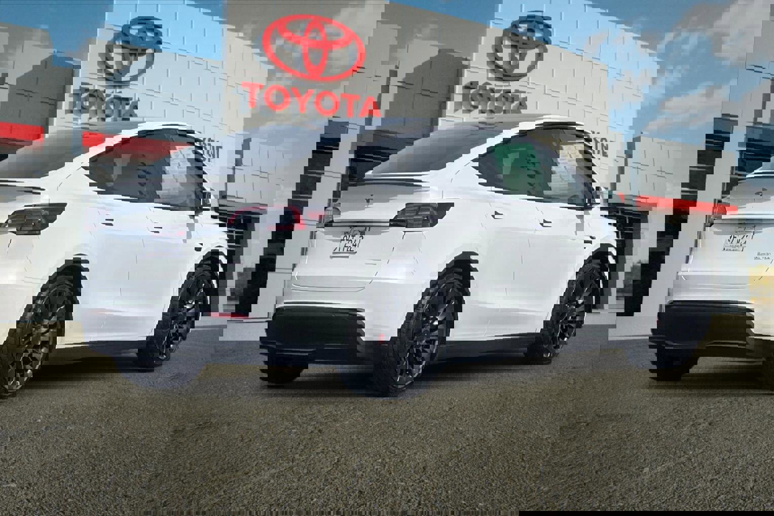 Used 2023 Tesla Model Y Performance image 3