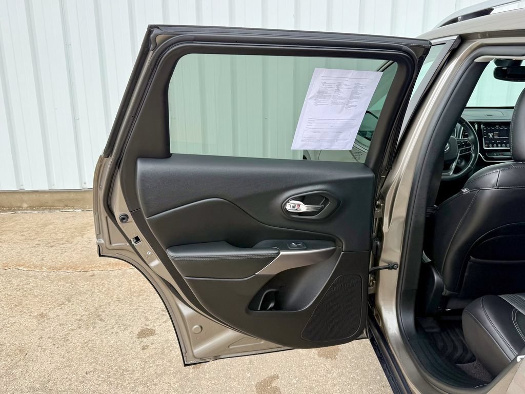 Used 2019 Jeep Cherokee Limited AWD/4WD image 15