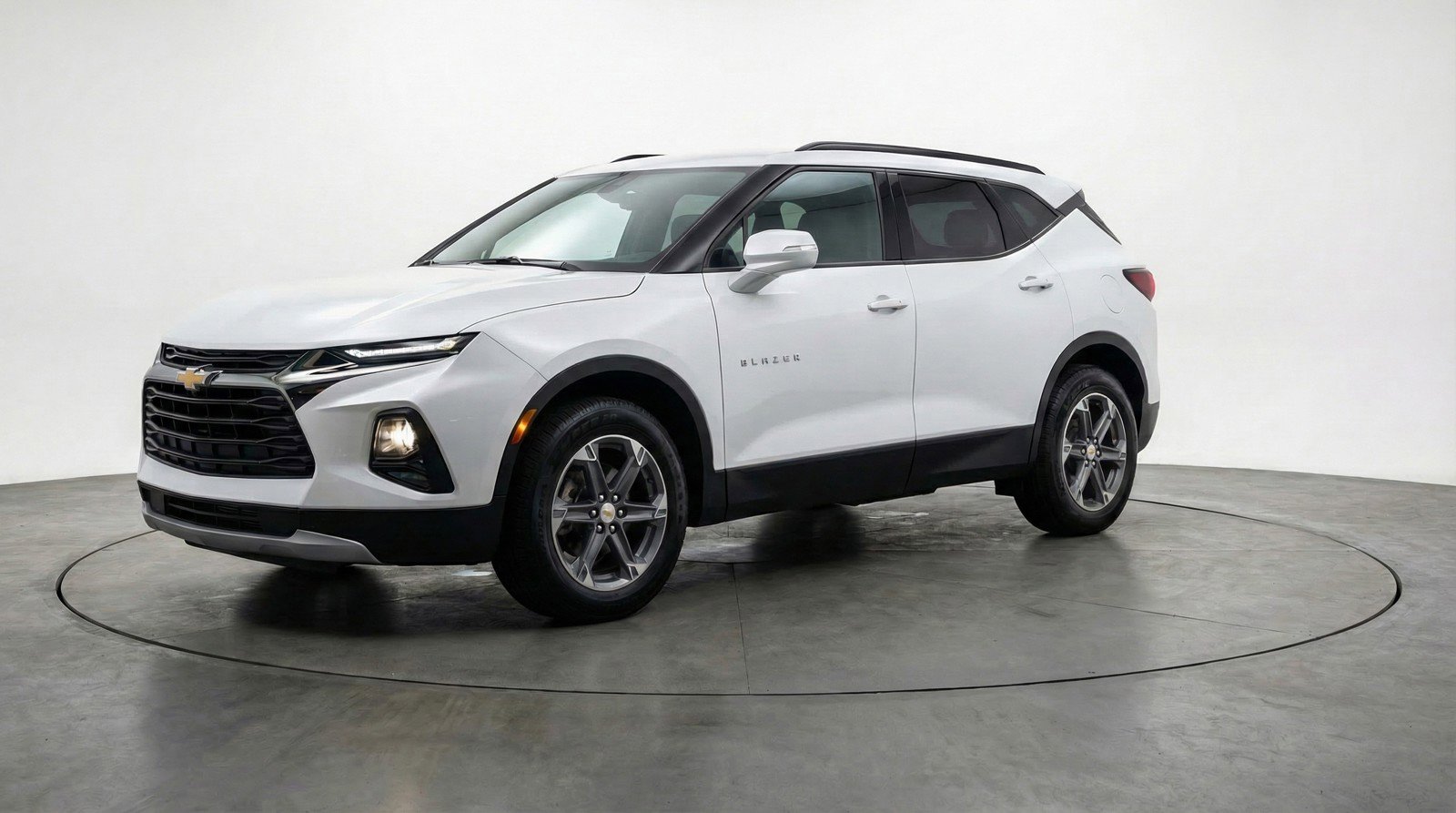 Used 2025 Chevrolet Blazer LT FWD image 3