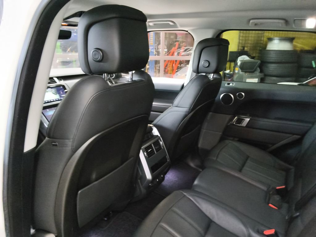 Used 2019 Land Rover Range Rover Sport SE image 27