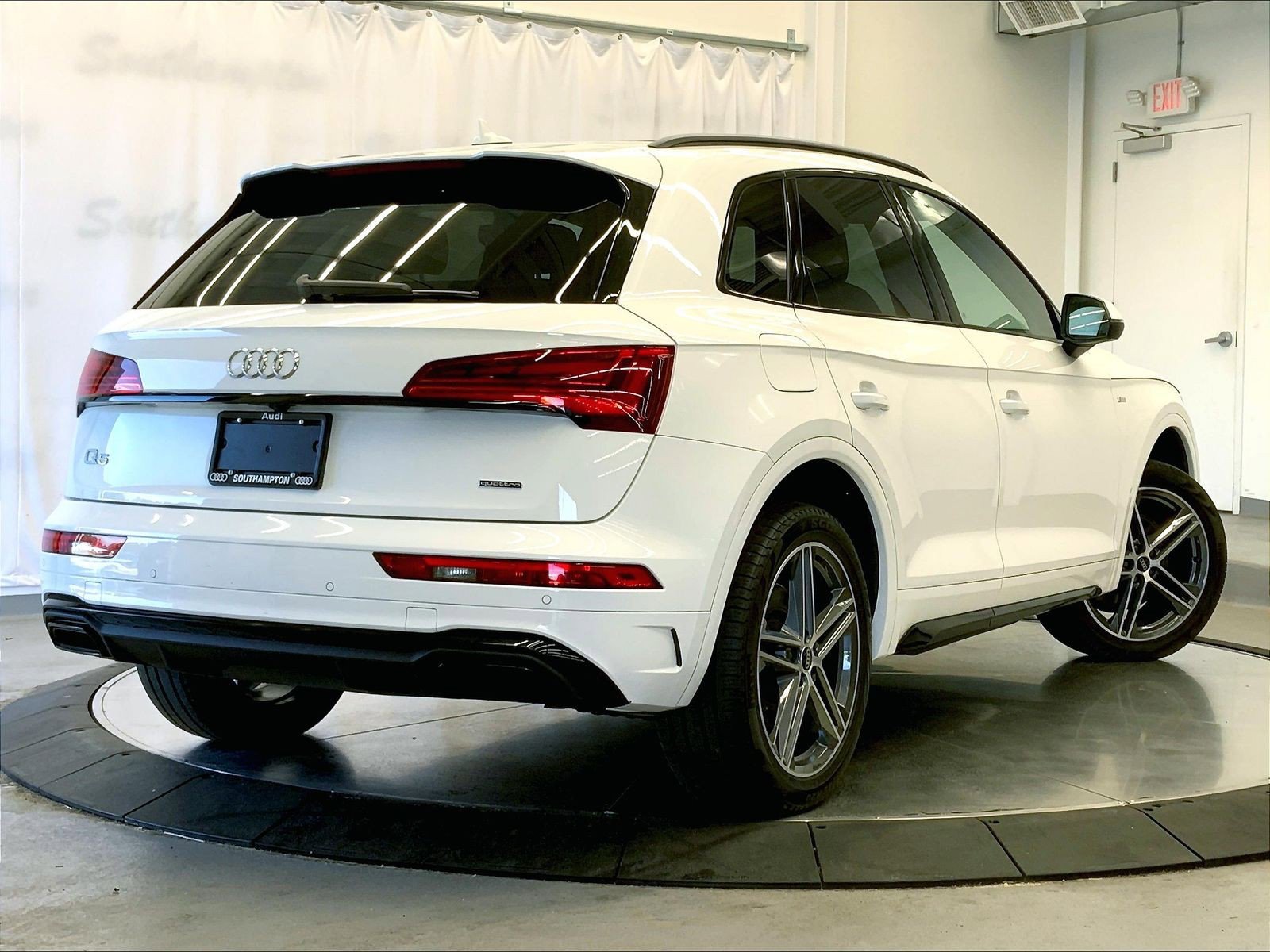 Certified 2022 Audi Q5 e Premium Plus w/ Premium Plus Package AWD/4WD image 12