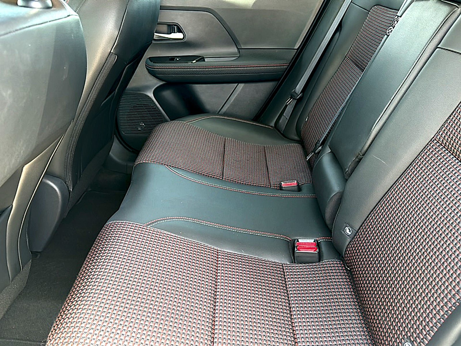 Certified 2025 Nissan Kicks SR FWD image 18