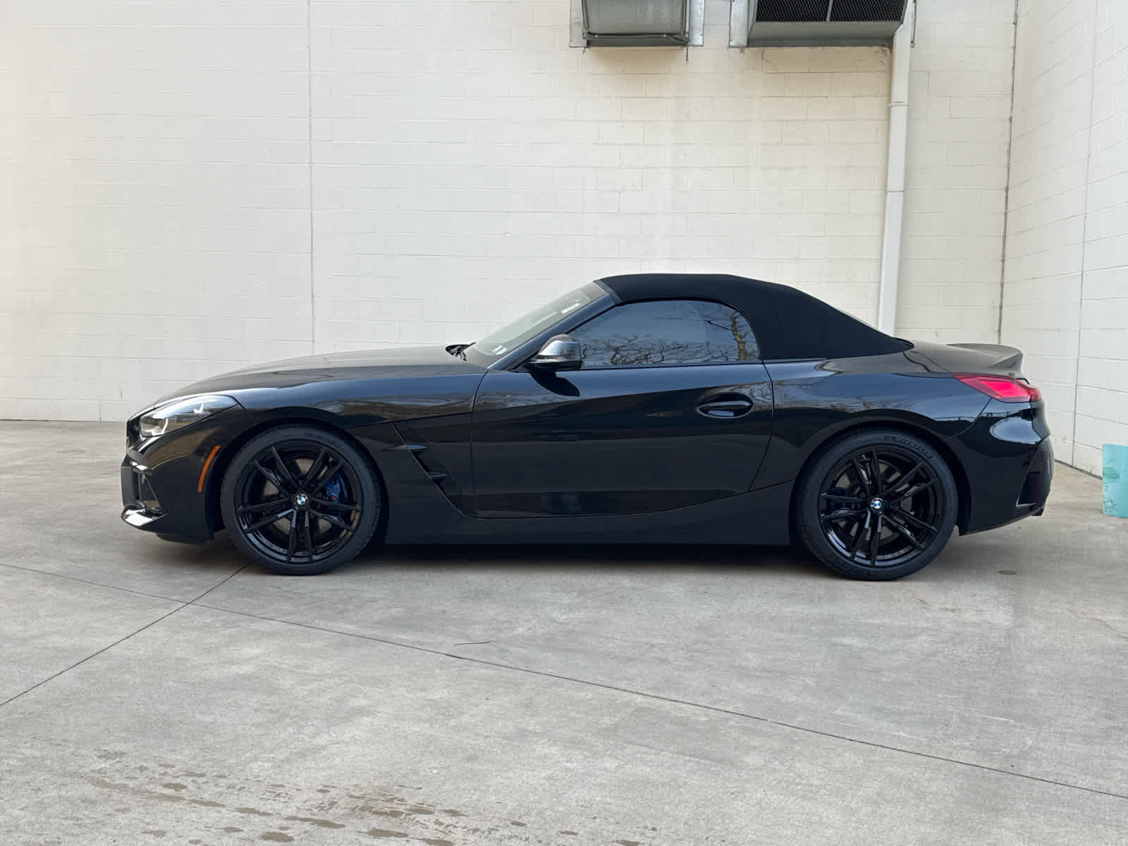 Certified 2024 BMW Z4 M40i w/ Premium Package image 7