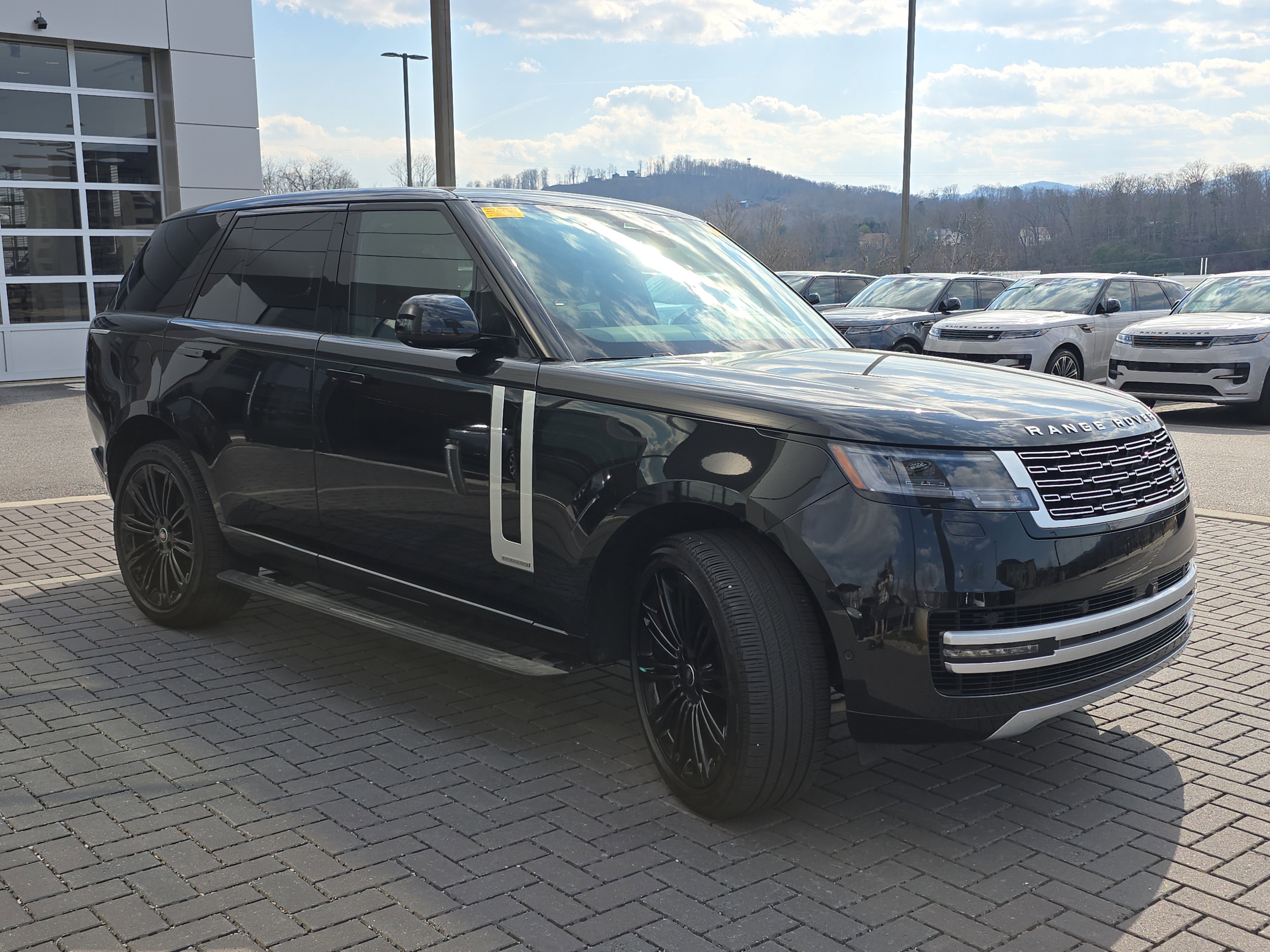 Certified 2025 Land Rover Range Rover Autobiography AWD/4WD image 3