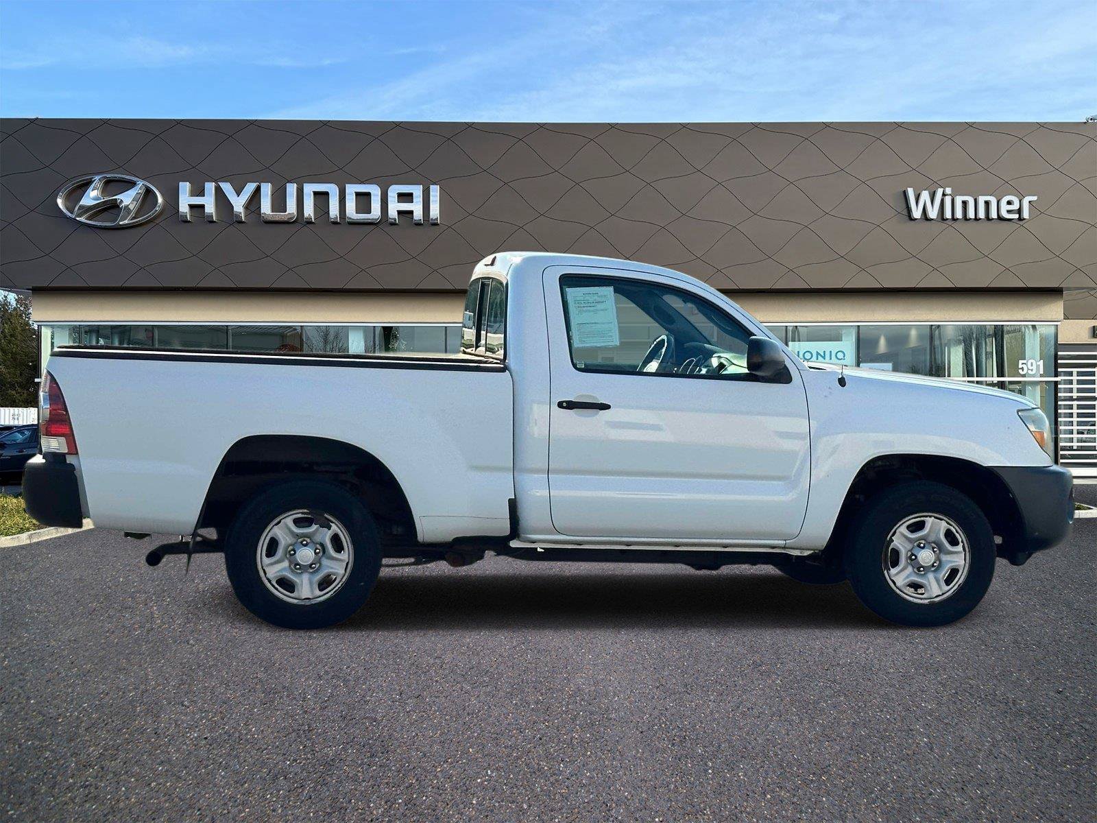 Used 2011 Toyota Tacoma 2WD Regular Cab image 3