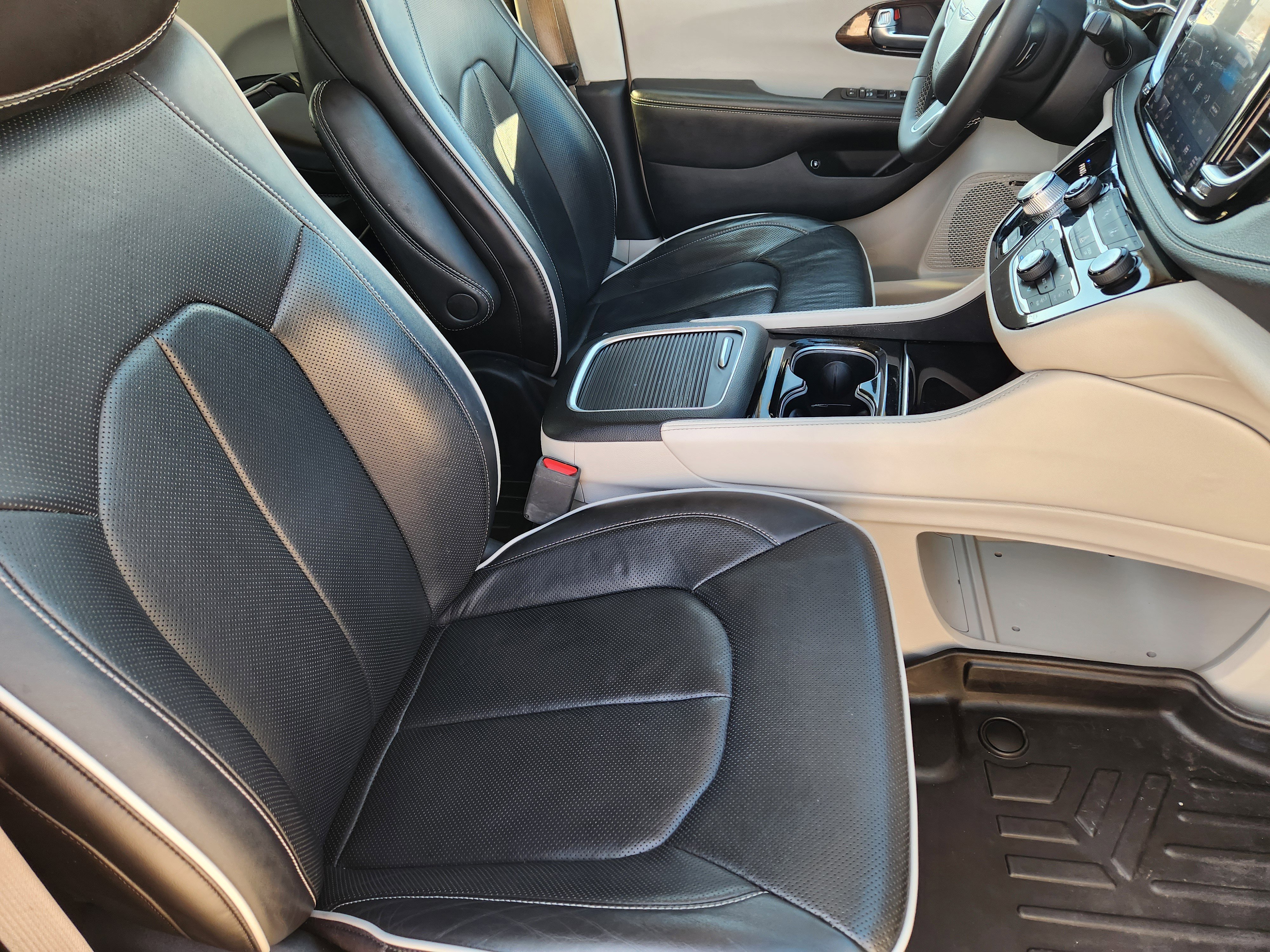 Used 2022 Chrysler Pacifica Limited image 14